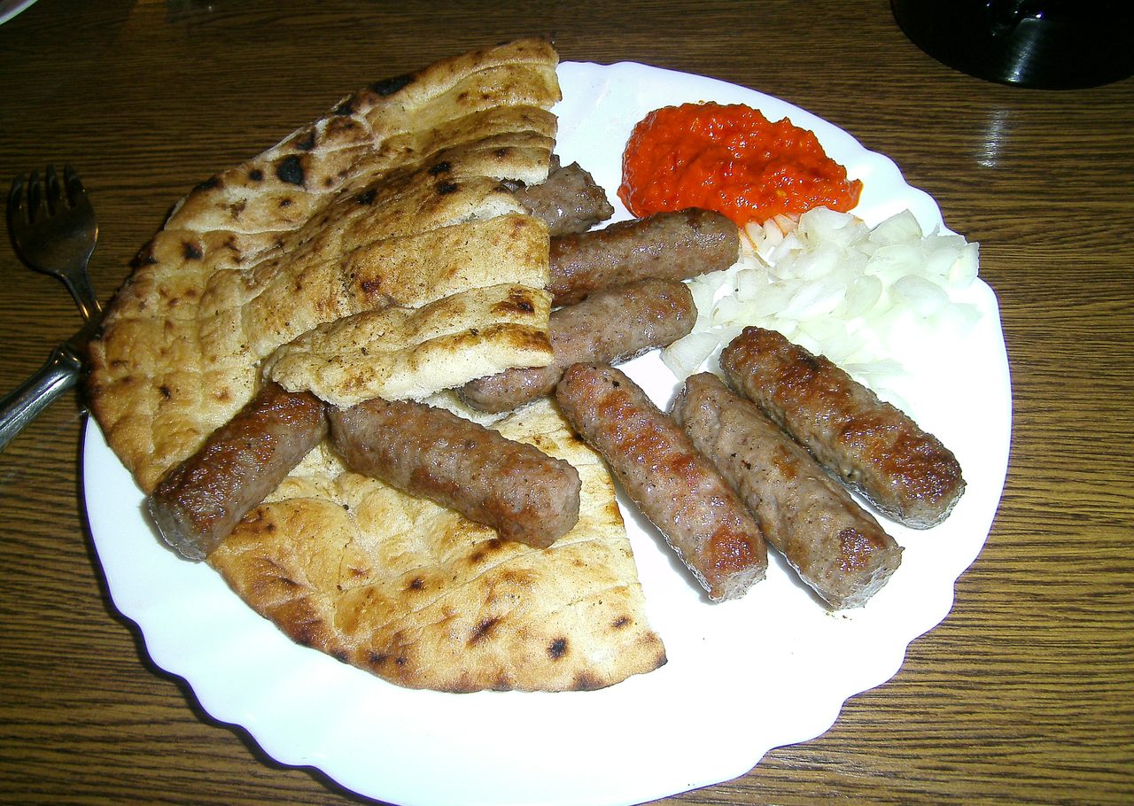 Ćevapi (Bosnian Grilled Minced Meat Fingers with Somun and Onion)