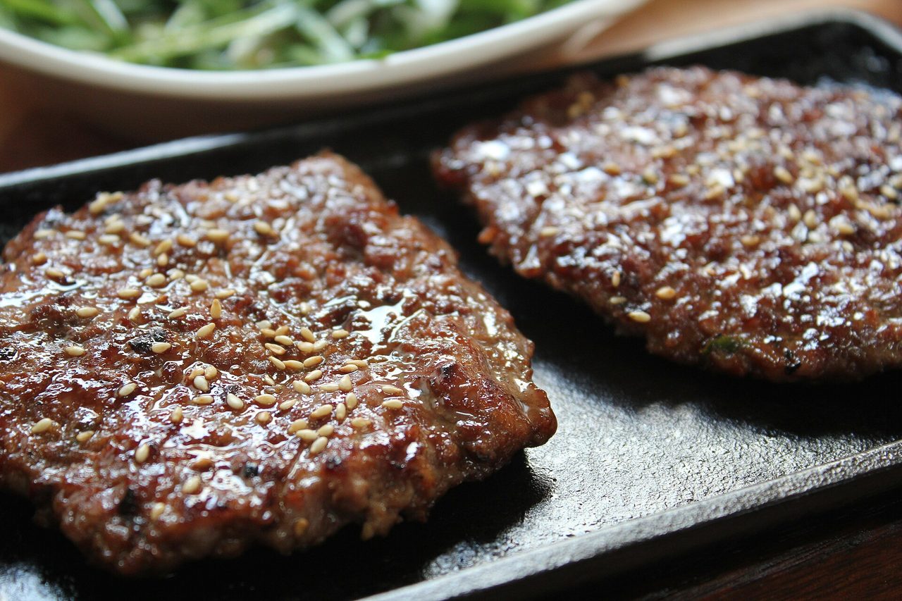 Tteok-galbi (Chopped Short Rib Patties, Charcoal-Grilled)